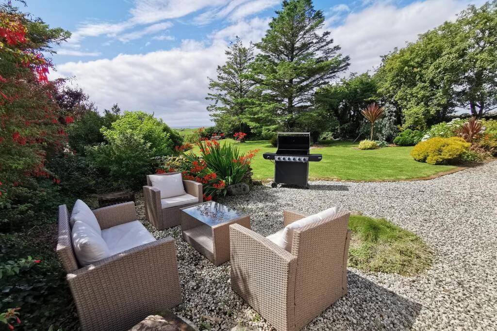 Вилла Cosy, Coastal Retreat With A Large Garden Monreith Экстерьер фото