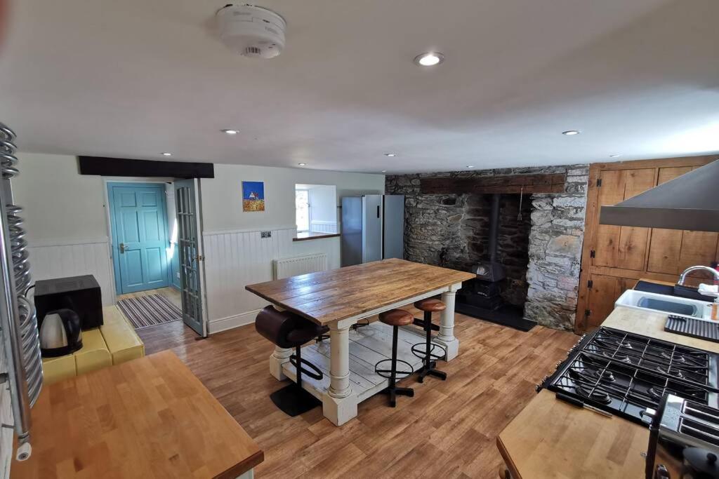 Вилла Cosy, Coastal Retreat With A Large Garden Monreith Экстерьер фото